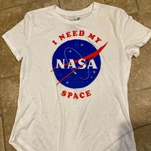 Nasa top medium
